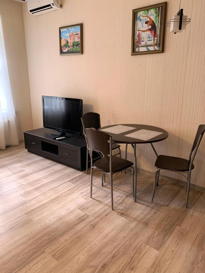 Excellent Apartment In The Center Of Odessa 外观 照片